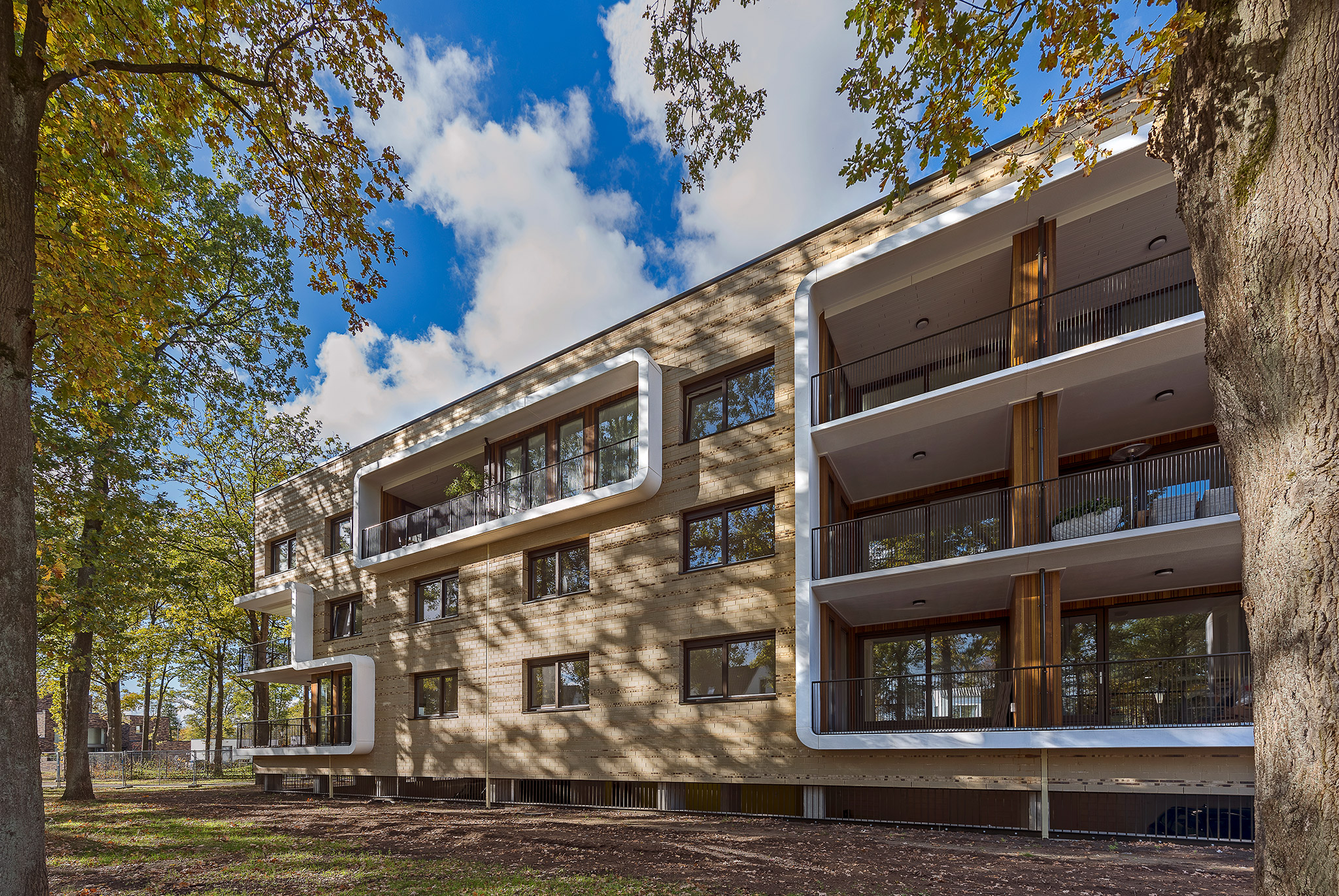 Simone Drost Architecture Planet Lab Architecture Appartementen Stadhouderspark Vught voorgevel in bos 